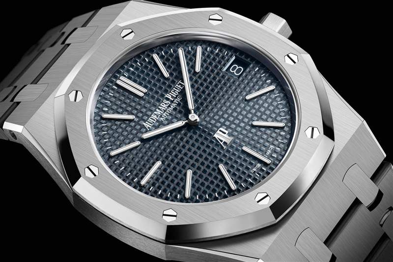 愛彼推出配備全新機(jī)芯的皇家橡樹“Jumbo”超薄款（Ref. 16202）-復(fù)刻表