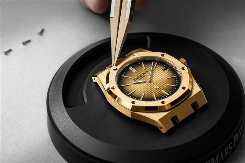 愛彼推出配備全新機(jī)芯的皇家橡樹“Jumbo”超薄款（Ref. 16202）-復(fù)刻表