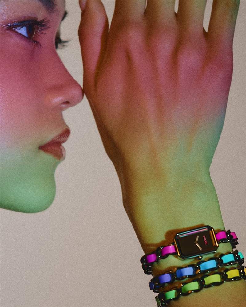 Chanel限量Electro膠囊系列「集合J12、Première等4大香奈兒腕表」披上電音彩虹光譜-復刻表