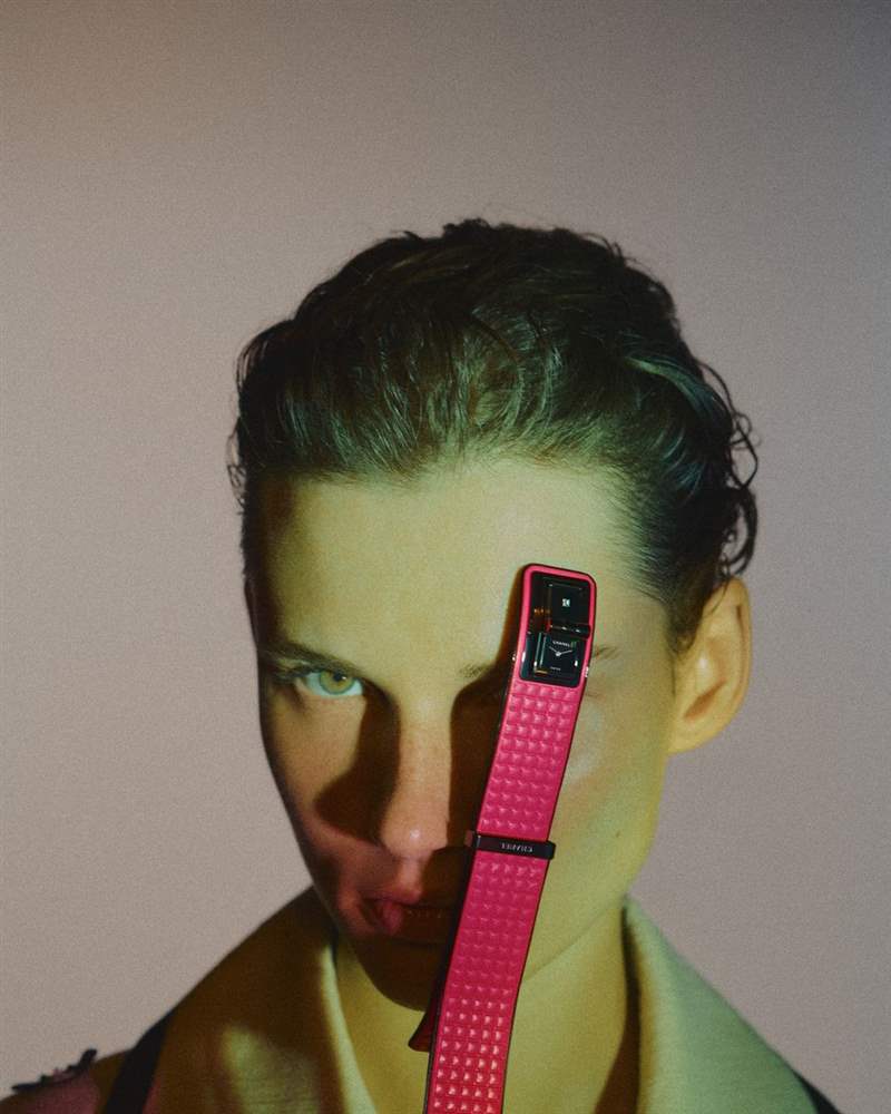 Chanel限量Electro膠囊系列「集合J12、Première等4大香奈兒腕表」披上電音彩虹光譜-復刻表