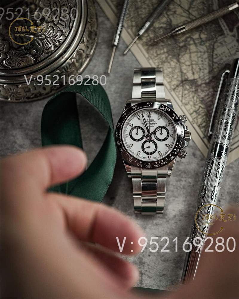 BT廠勞力士4130機(jī)芯迪通拿對(duì)比正品怎么樣,還值得買(mǎi)嗎-復(fù)刻表