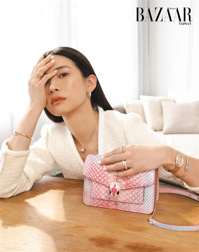 最美主播轉(zhuǎn)戰(zhàn)演藝圈，趙岱新化身寶格麗Serpenti女神展演百變時尚風格-復刻表