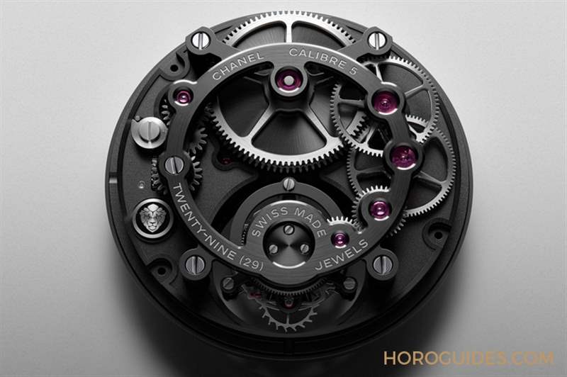 因為香奈兒CHANEL第五枚自制機芯Caliber 5，陀飛輪的運行開始發光｜J12鉆石陀飛輪腕表-復刻表