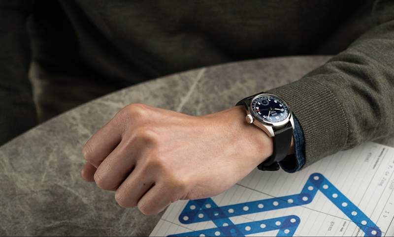 這款實用經(jīng)典，藏著讓人會心一笑的趣味｜Oris Big Crown Calibre 403指針式日歷表-復刻表