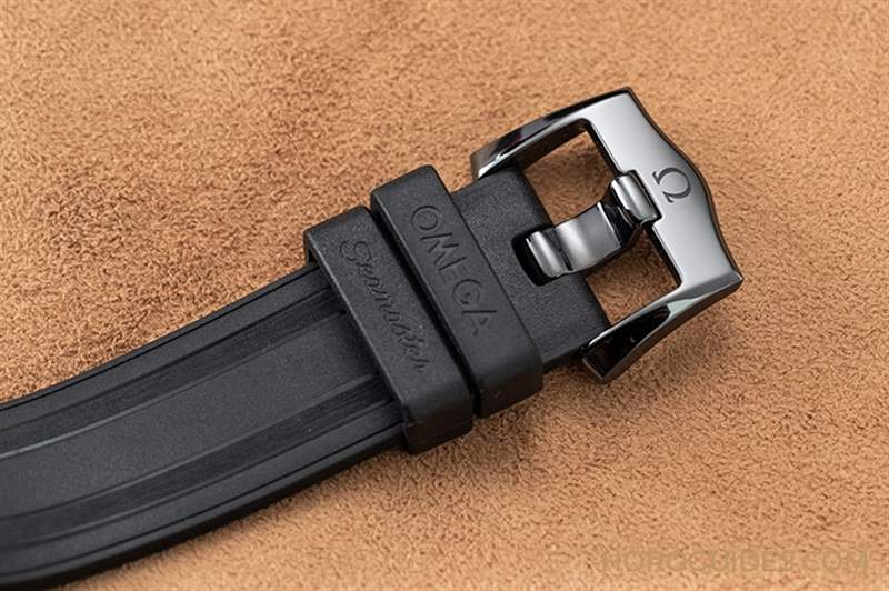 一身黑也要有層次|歐米茄陶瓷黑海馬Seamaster Diver 300M Black Black-復(fù)刻表