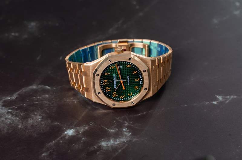 富有印度地方特色的皇家橡樹15400OR因為數量非常稀少且又很特別，所以在二級市場的身價也比一般版高出許多。（chrono24.hk）