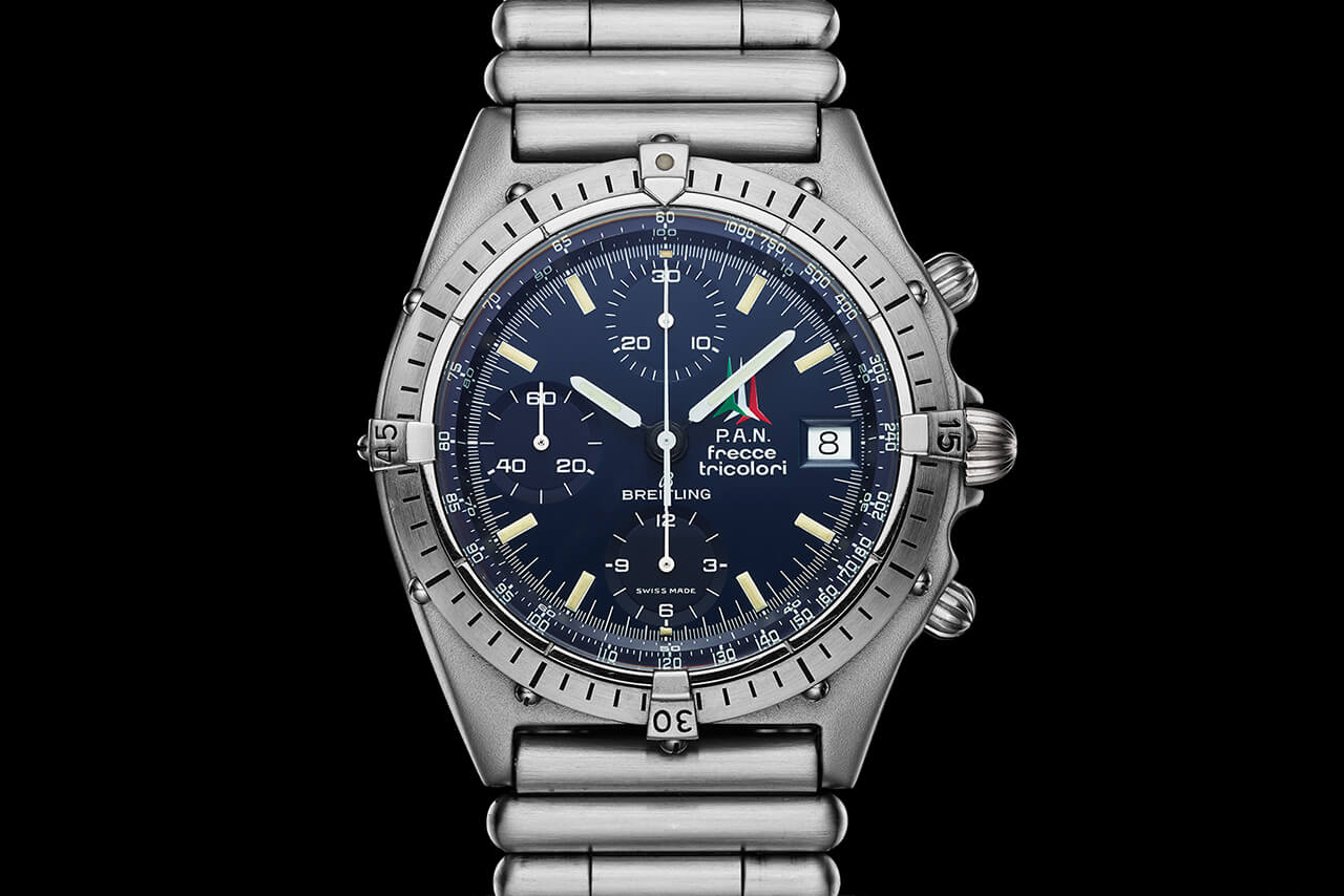 百年靈 Chronomat B01 42 Frecce Tricolori 限量版，藍色表盤和同色計時盤