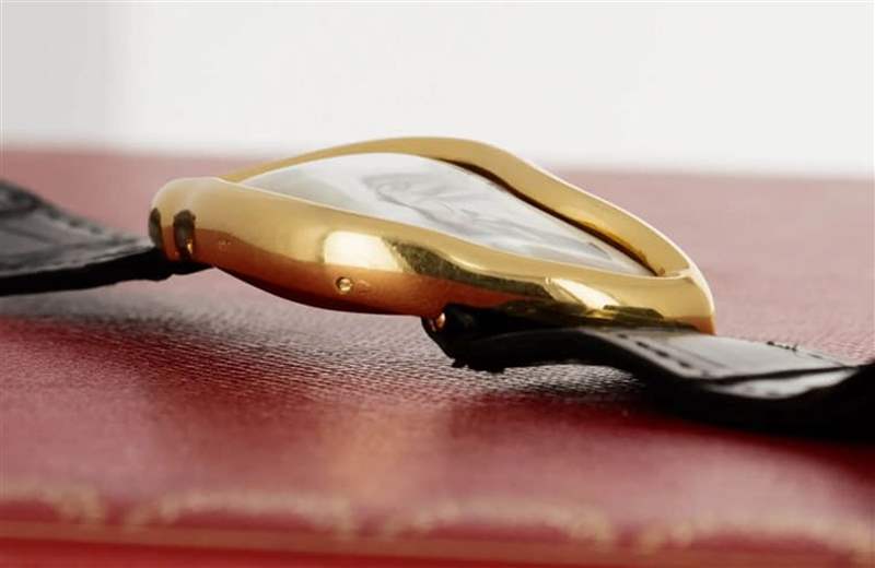 CARTIER London Crash古董手表以165萬美金拍賣創(chuàng)史上最貴身價-復(fù)刻表