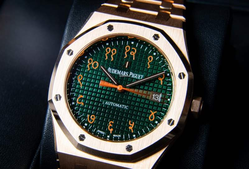 富有印度地方特色的皇家橡樹15400OR因為數量非常稀少且又很特別，所以在二級市場的身價也比一般版高出許多。（chrono24.hk）