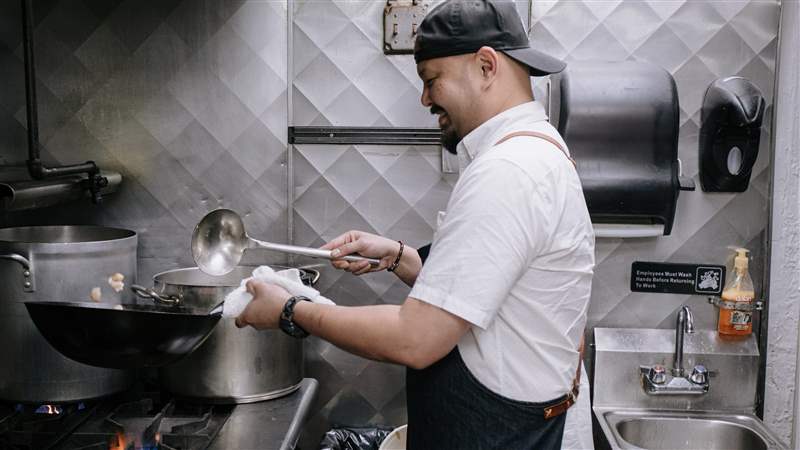 四+一“我需要一塊堅固的手表，在電視上看起來真的很好，并且可以在泡沫中幸存下來”-復刻表