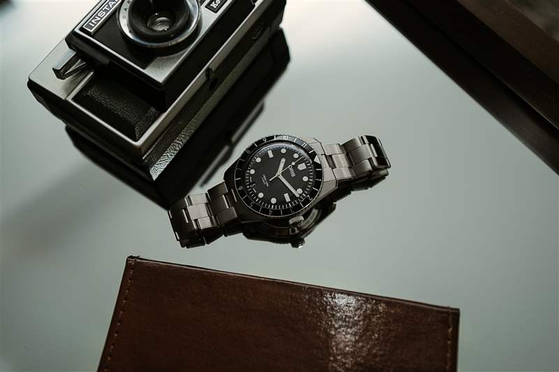 使用新款Oris Divers 65 親身體驗(yàn) 12 小時(shí)表圈和啞光表盤(pán)-復(fù)刻表