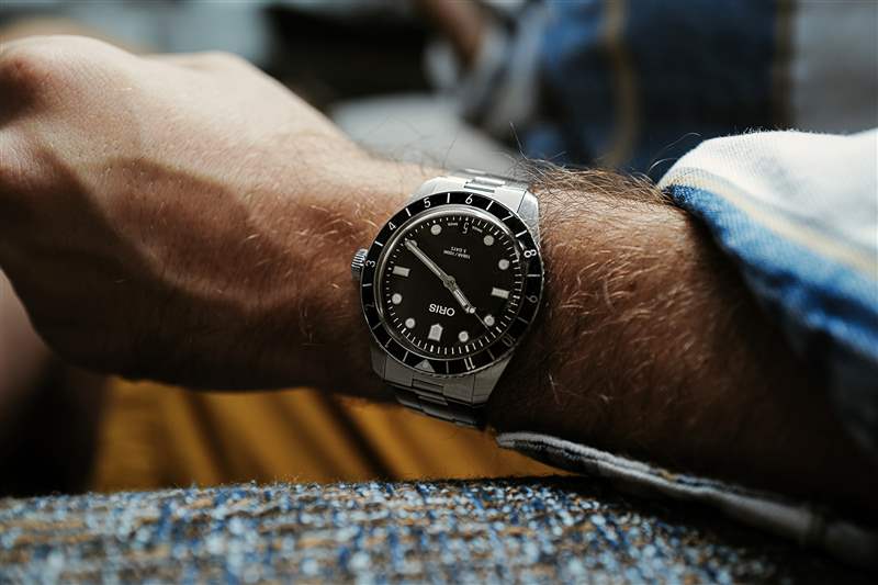 使用新款Oris Divers 65 親身體驗(yàn) 12 小時(shí)表圈和啞光表盤(pán)-復(fù)刻表