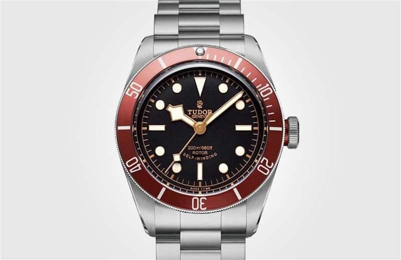 紅色錶圈的79220R是同型號(hào)中目前唯一低於定價(jià)的款式,但是其保值性以帝舵產(chǎn)品而言還是算很高。(TUDOR官網(wǎng)) 帝舵元祖Black Bay手表最保值 其中這款水鬼溢價(jià)率特別高-復(fù)刻表