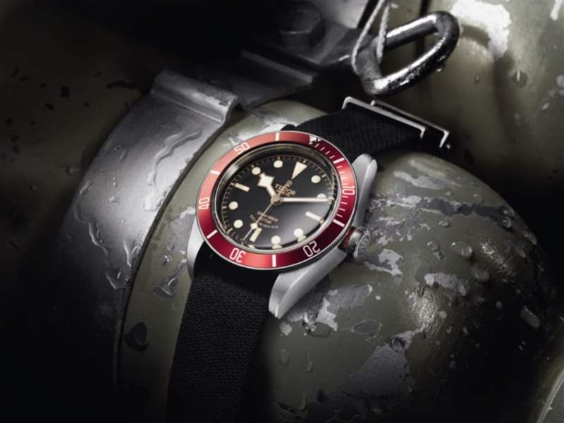 最初的Black Bay型號(hào)79220,經(jīng)過(guò)十年發(fā)展迄今仍維持優(yōu)異的二級(jí)市場(chǎng)價(jià)格。(TUDOR官網(wǎng)) 帝舵元祖Black Bay手表最保值 其中這款水鬼溢價(jià)率特別高-復(fù)刻表