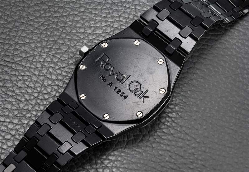 香奈兒設計師和哥特勛爵卡爾·拉格斐佩戴的皇家橡樹-復刻表