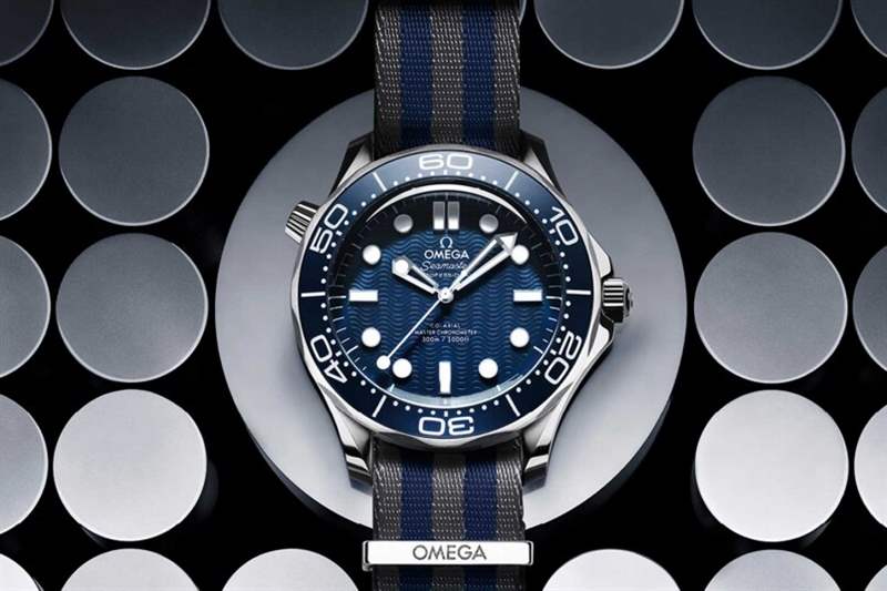 James Bond登上銀幕60年！ 全新OMEGA James Bond 60周年Seamaster Diver 300M登場(chǎng)