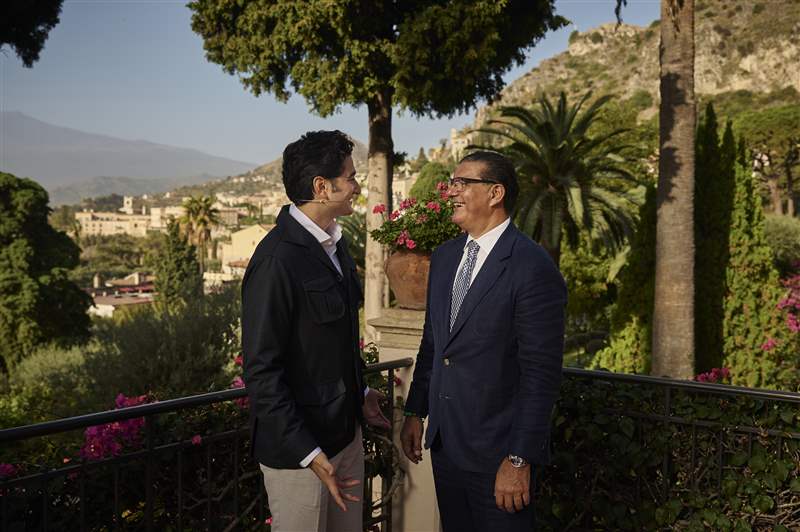 圖片報道Jacob & Co. 在西西里島舉行了一場盛大的盛會,發布了一款狂野的新“教父”手表-復刻表