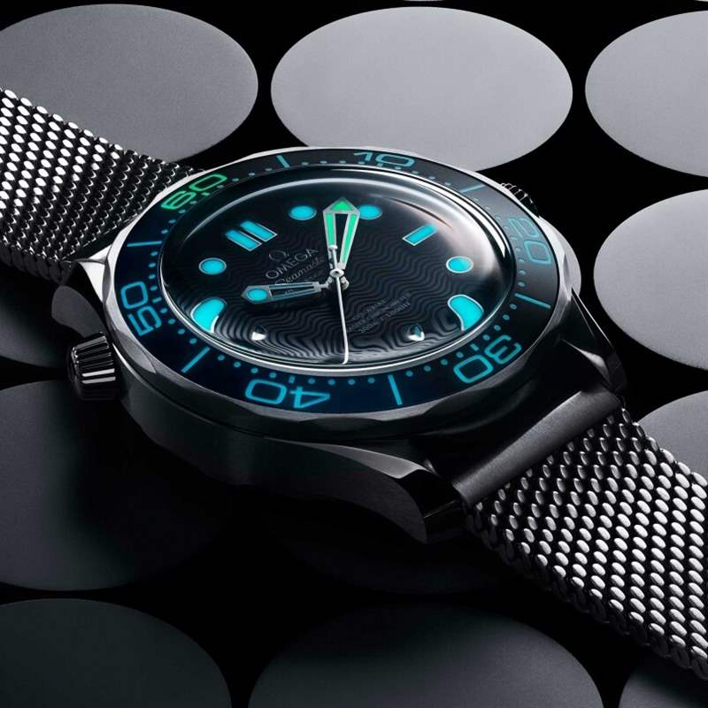 James Bond登上銀幕60年！全新OMEGA James Bond 60周年Seamaster Diver 300M登場(chǎng)-復(fù)刻表