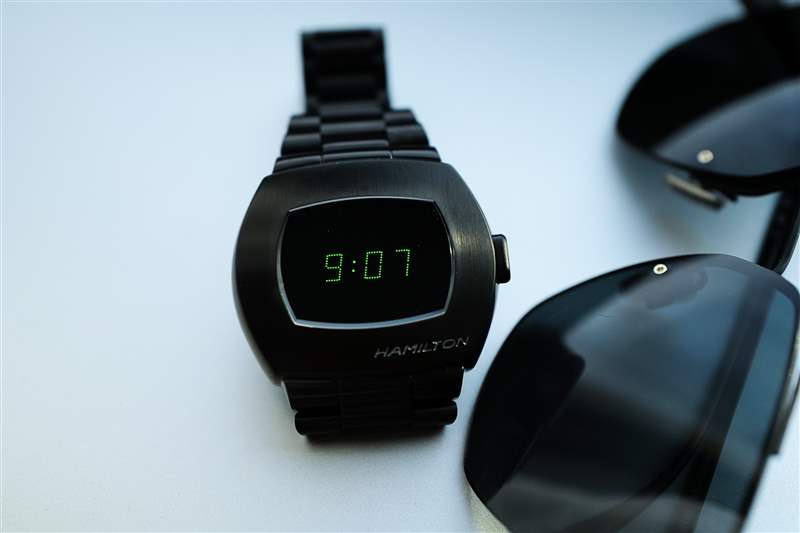 親身體驗我們參加了“黑客帝國”首映式，并在大屏幕上看到了一些漢密爾頓手表-復刻表