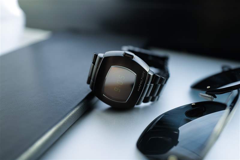 親身體驗我們參加了“黑客帝國”首映式，并在大屏幕上看到了一些漢密爾頓手表-復刻表