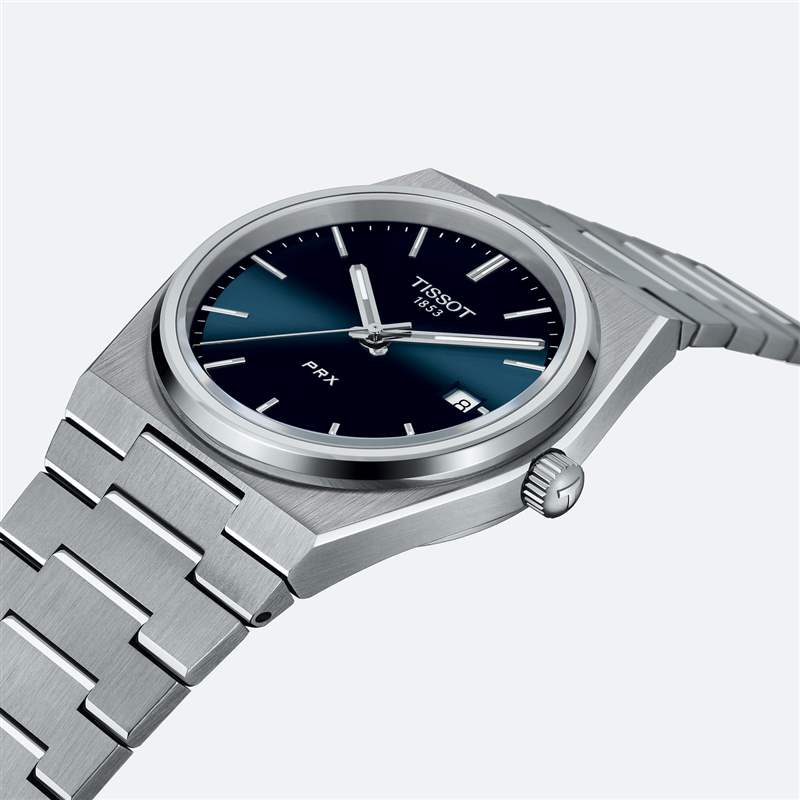 偷比。帶有集成手鏈的不銹鋼手表不是來自通常的嫌疑人-復刻表