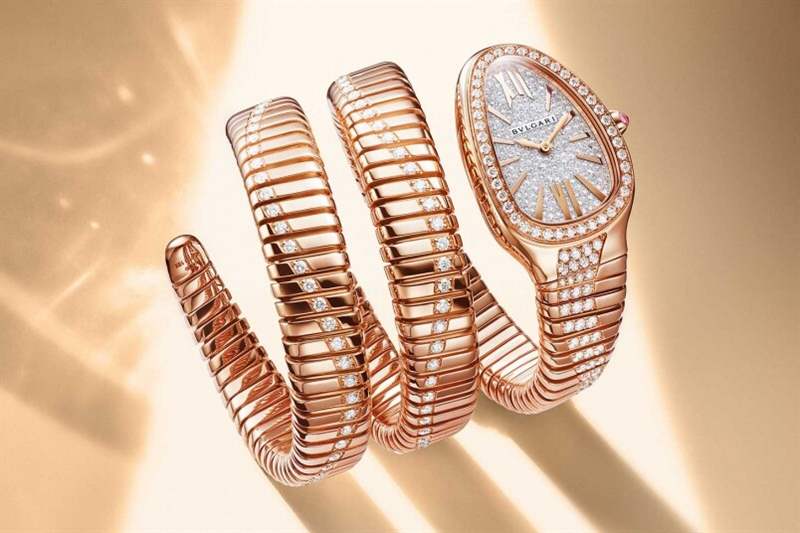 BVLGARI Serpenti Tubogas Infinity呈現(xiàn)出活靈活現(xiàn)的靈蛇曲線
