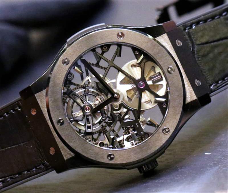 宇舶(Hublot)經(jīng)典融合鏤空陀飛輪45毫米手表動手實踐-復刻表