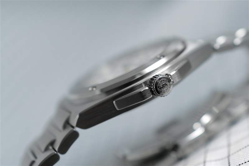 推出全新萬國工程師自動腕表40-復刻表