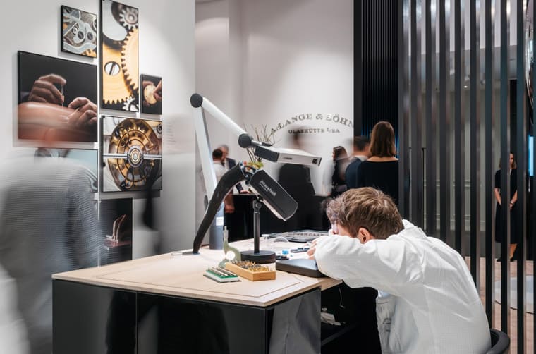 倫敦哈洛德百貨出現(xiàn)一支超巨大朗格Odysseus計(jì)時(shí)碼表比實(shí)表大50倍！-復(fù)刻表