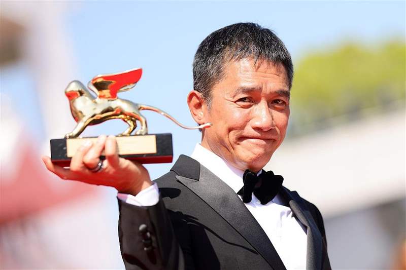 梁朝偉勇奪威尼斯終身成就獎成亞洲首例手上配飾反映個人特質(zhì)-復(fù)刻表