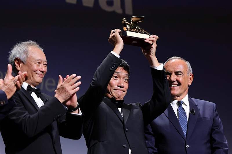 梁朝偉勇奪威尼斯終身成就獎成亞洲首例手上配飾反映個人特質(zhì)-復(fù)刻表