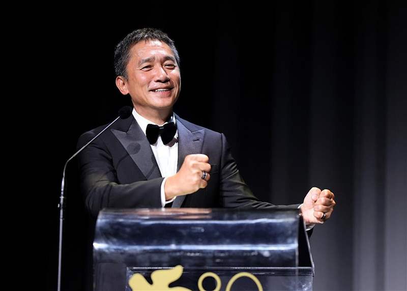 梁朝偉勇奪威尼斯終身成就獎成亞洲首例手上配飾反映個人特質(zhì)-復(fù)刻表