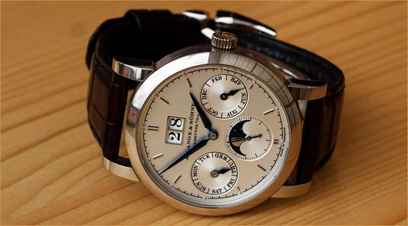 朗格和積家哪個好(朗格和積家哪個檔次高)-復刻表