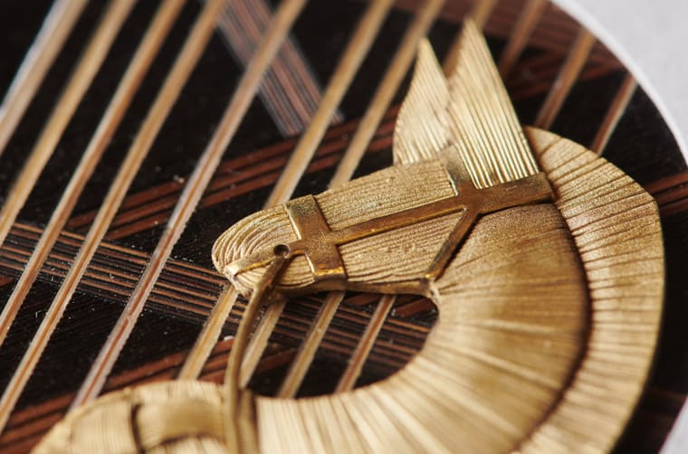 愛(ài)馬仕Slim d'Hermès懷表以馬鬃細(xì)工鑲嵌搭配雕刻工藝詮釋駿馬絲巾主題-復(fù)刻表